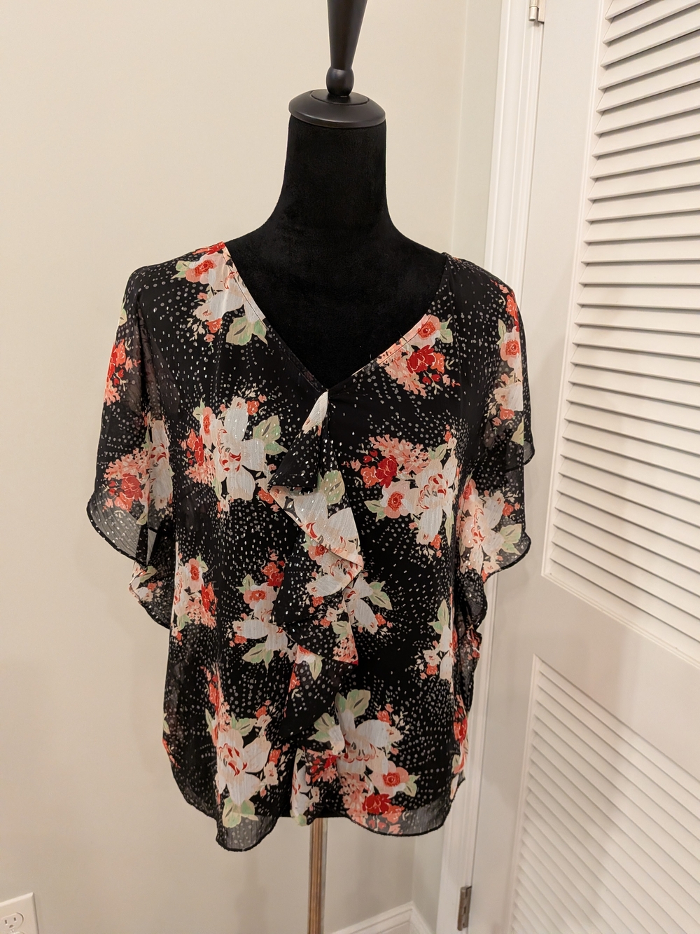 Candie's Black Floral V-Neck Ruffled Women's Blouse Size M New